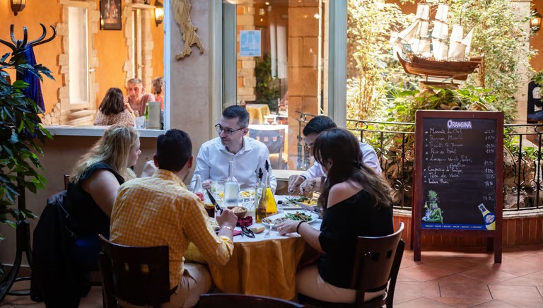 Salle élégante du restaurant Luna Rossa Romainville – ambiance italienne chaleureuse